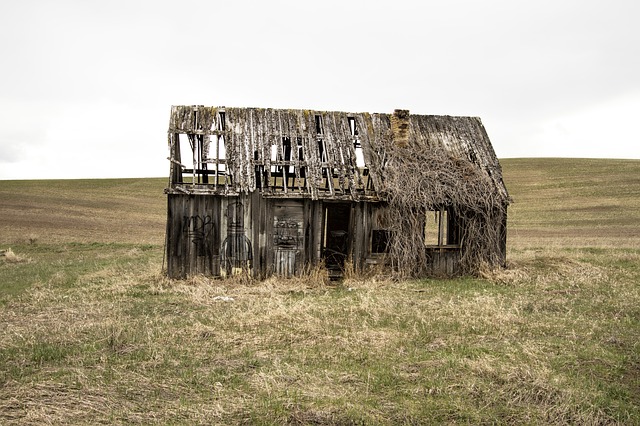 old-farm-house-2096641_640